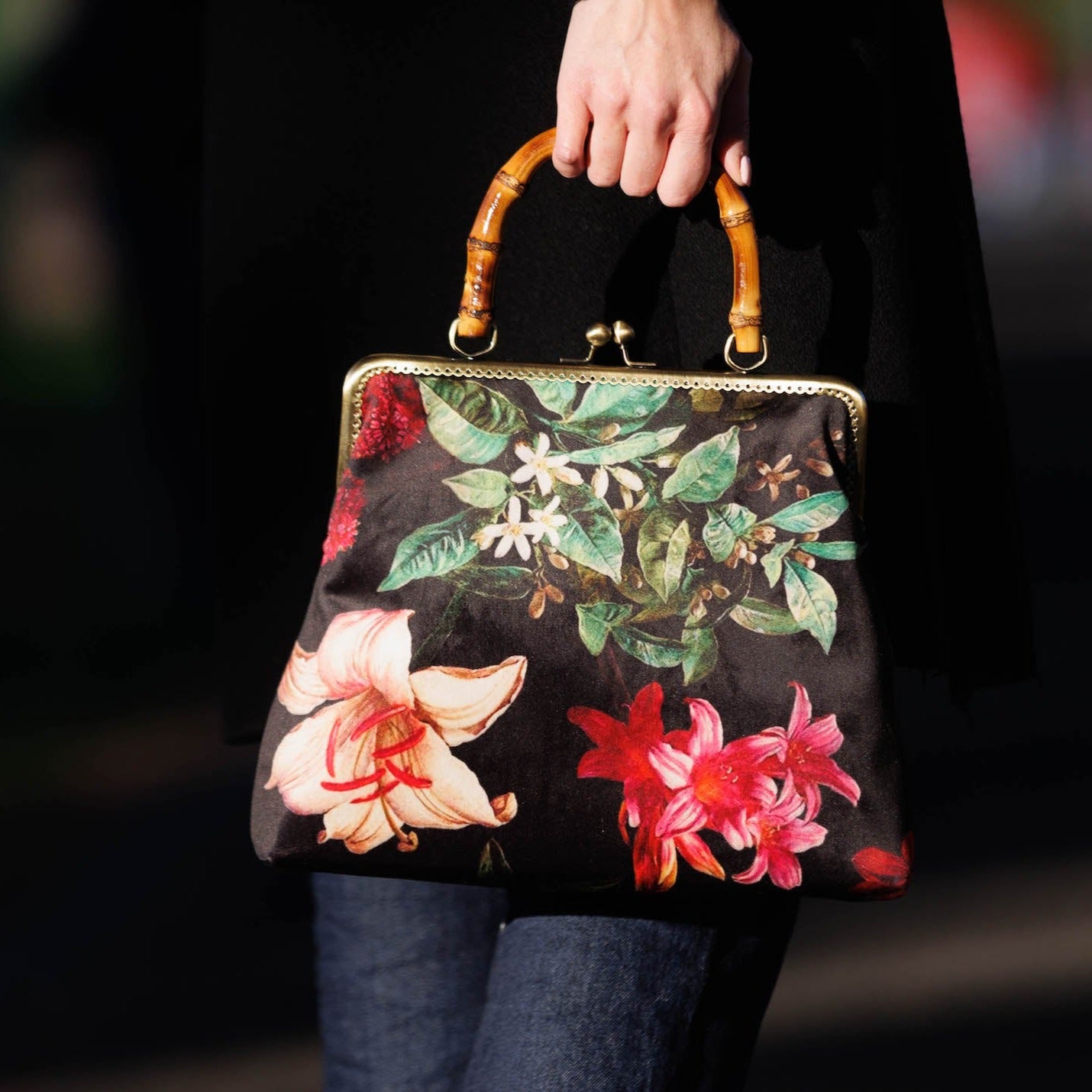 LUCREZIA Botanica dark